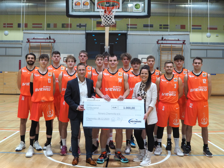 MEGWARE unterstützt Niners Academy